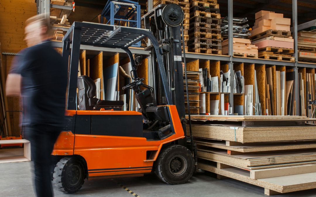 Elevadores de material, imprescindibles para almacenes